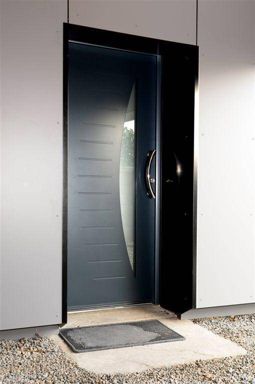 porte noir foncée