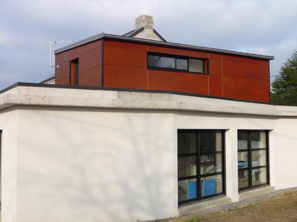 charpente mur marron